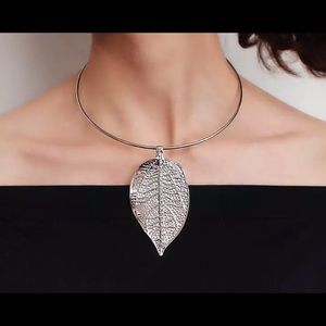 Super cute Leaf Choker Necklace wt Rhinestones / New packed